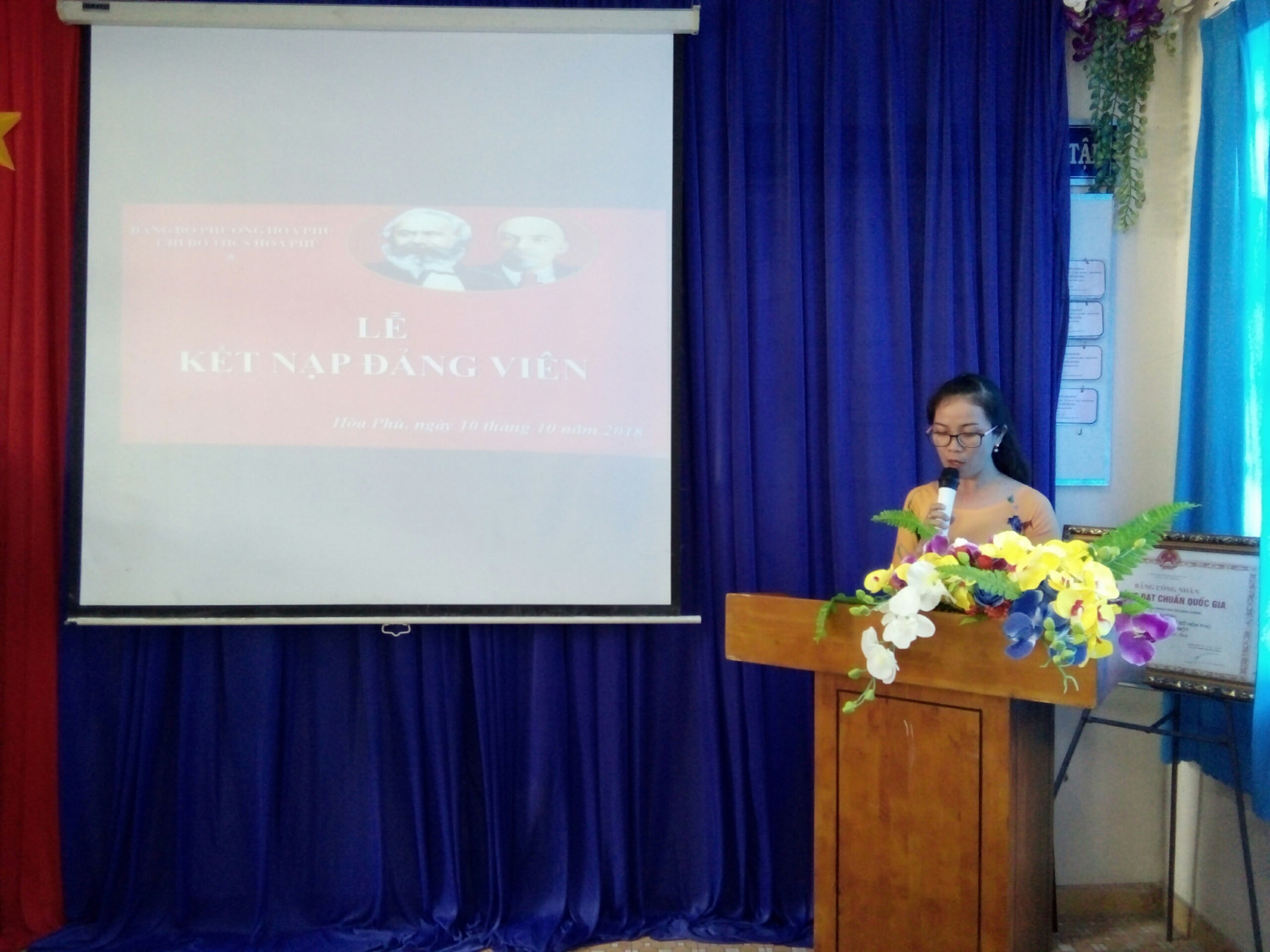 Lễ kết nạp Đảng viên mới của trường THCS Hòa Phú năm học 2018-2019